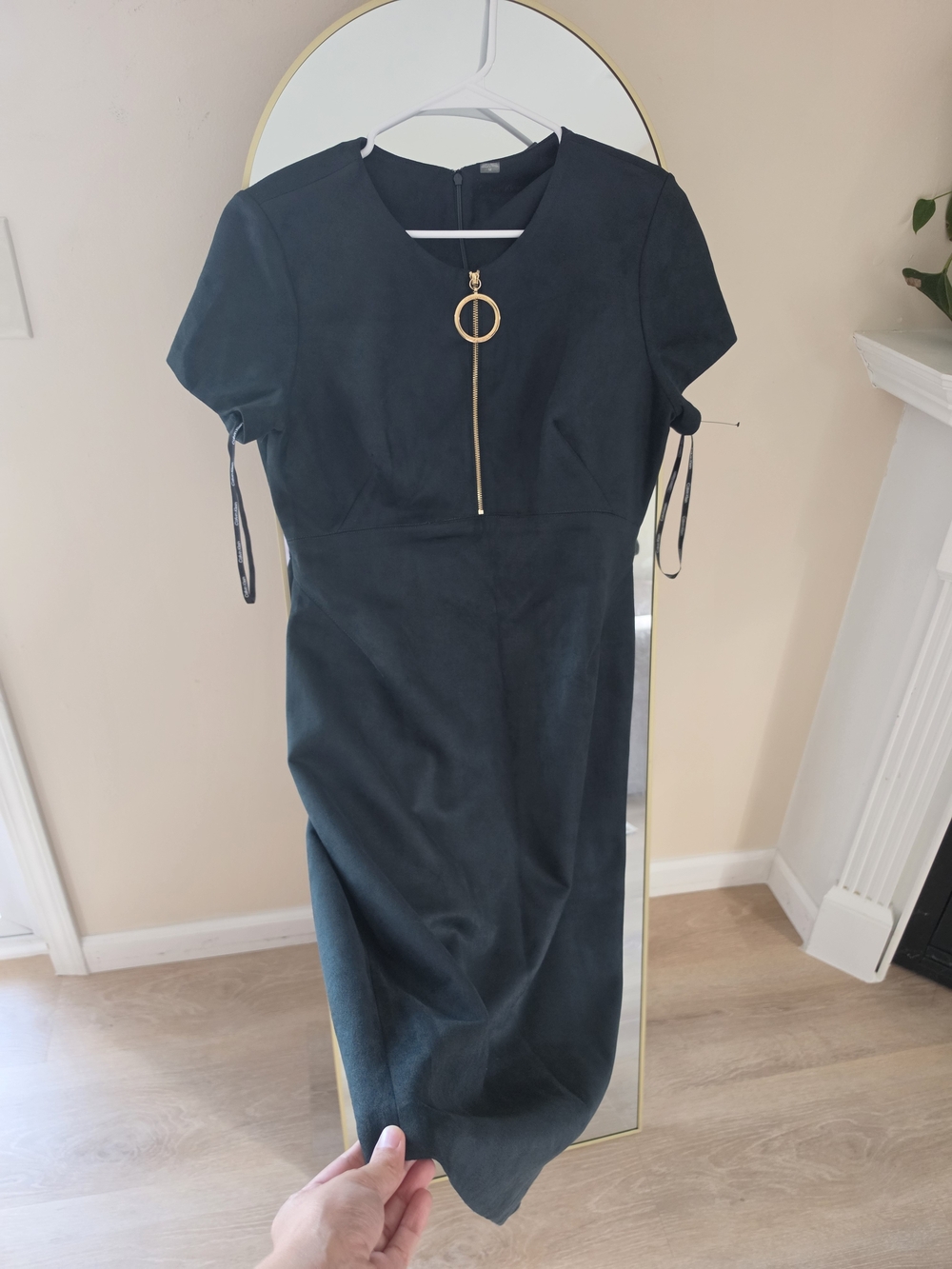 Elegant Green Calvin KLEIN Short-Sleeve  Dress with Gold Zip Accent